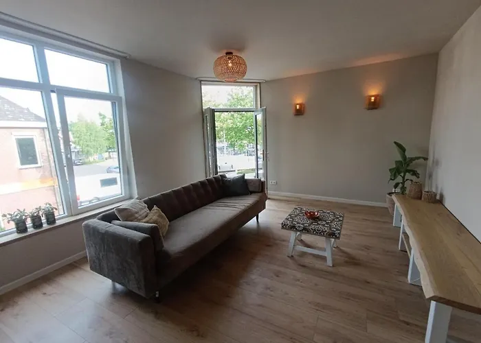 Mediterranean With Theater Appartement