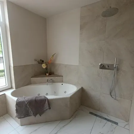 Mediterranean With Theater Appartamento *